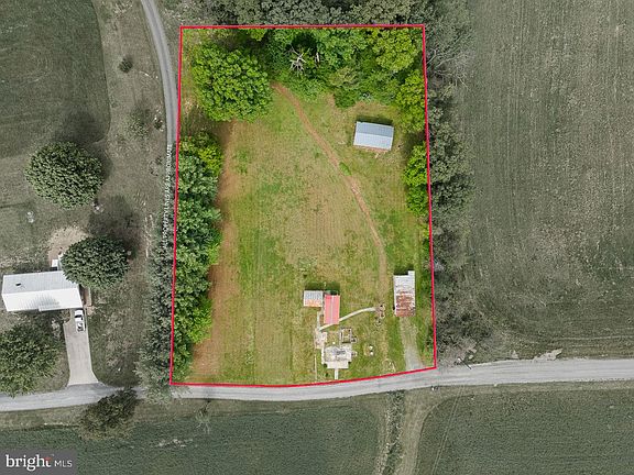 3rd image of 370 Crider Ln