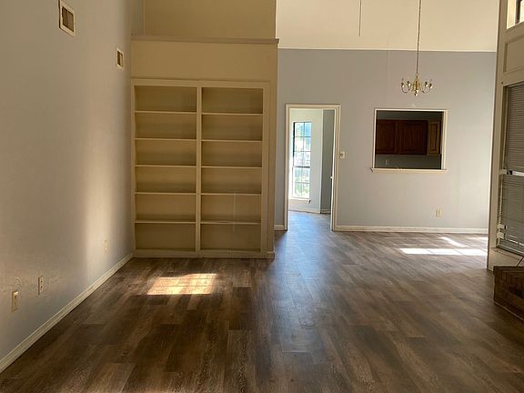 4th image of 4445 Odessa Dr