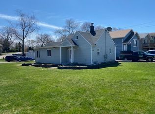 113 E Clarendon Dr, Round Lake Beach, IL