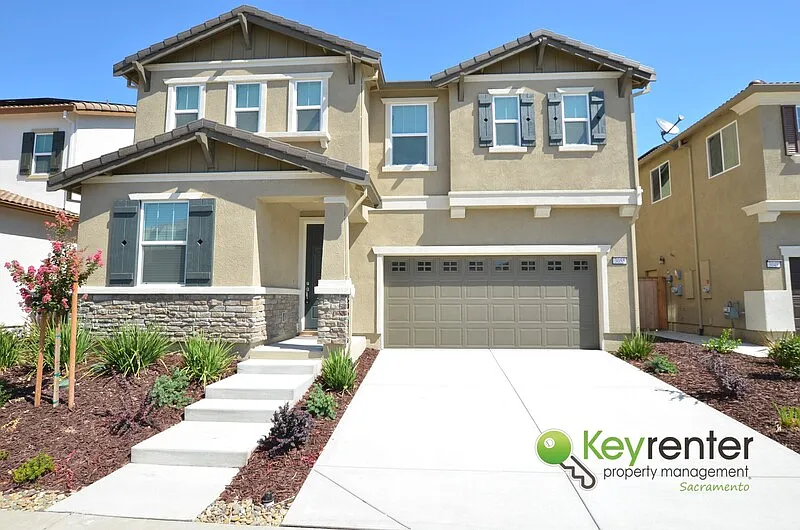 4 bed, 3.0 bath, 2487 sqft, $3,200 — Photo 1