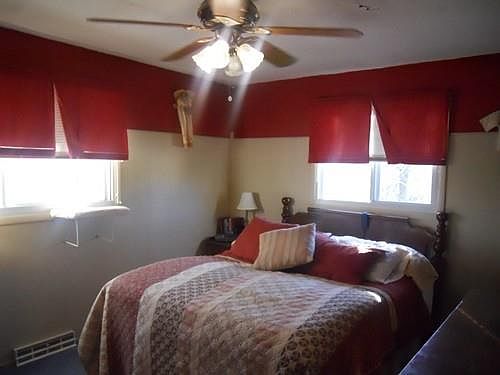 5th image of 215 Blaney Ave