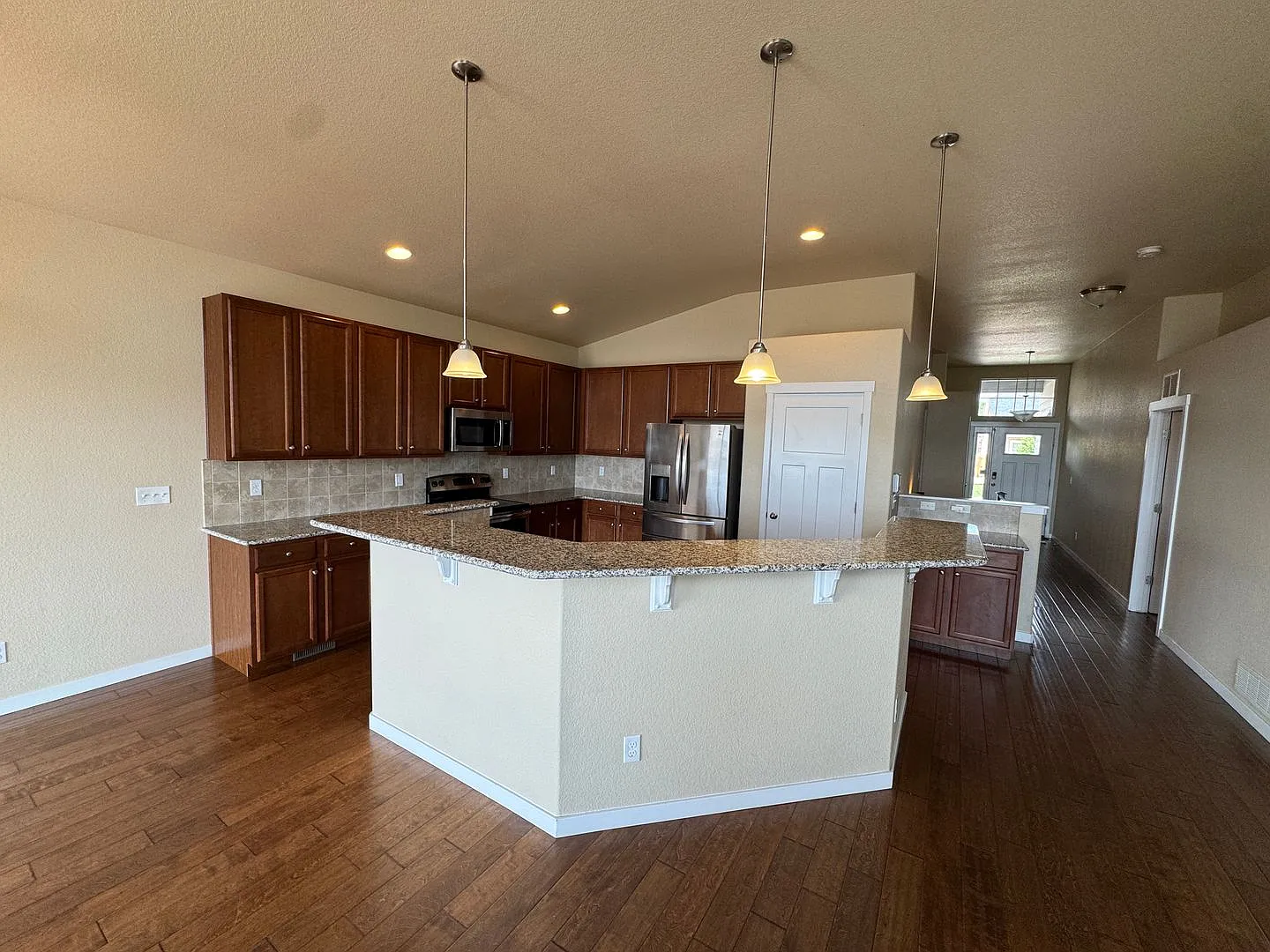 Spacious 5-Bedroom Ranch-Style Home with Entertainer's Basement and 3-Car Garage — Photo 3