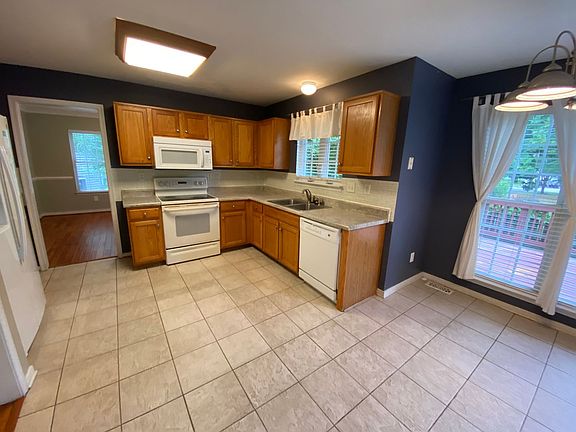 4th image of 9745 Willow Glen Ln