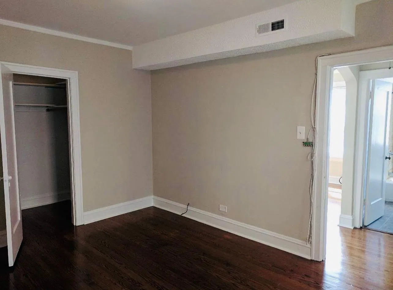 2755 W Arthur Ave — Photo 3