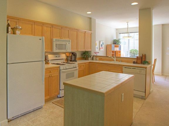 5th image of 9205 122nd Ct NE APT A110