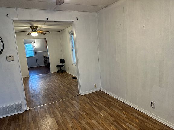 2nd image of 123 Le Roy St