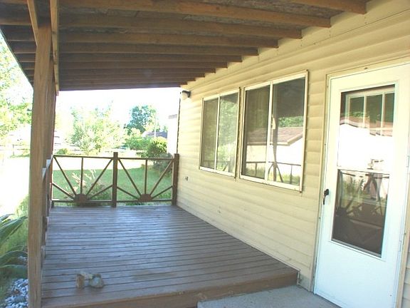 3rd image of 15180 Larsen Ave NE
