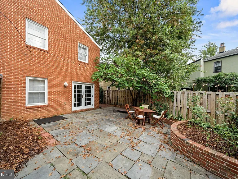 1020 Powhatan St — Photo 11