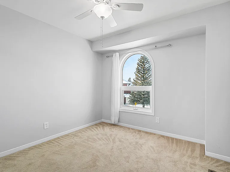1576 Thurlow St — Photo 19