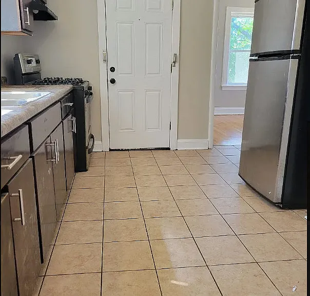 7806 S Winchester Ave #3 — Photo 5