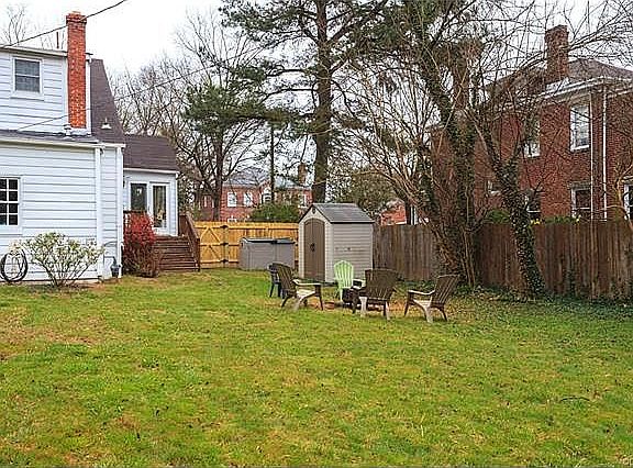 4th image of 804 W 31st St