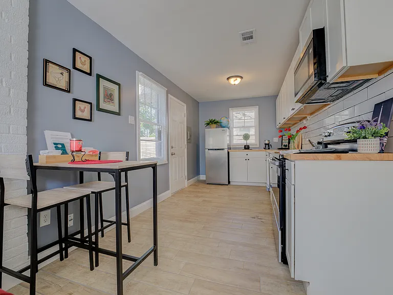 1050 N Pkwy #105 — Photo 21