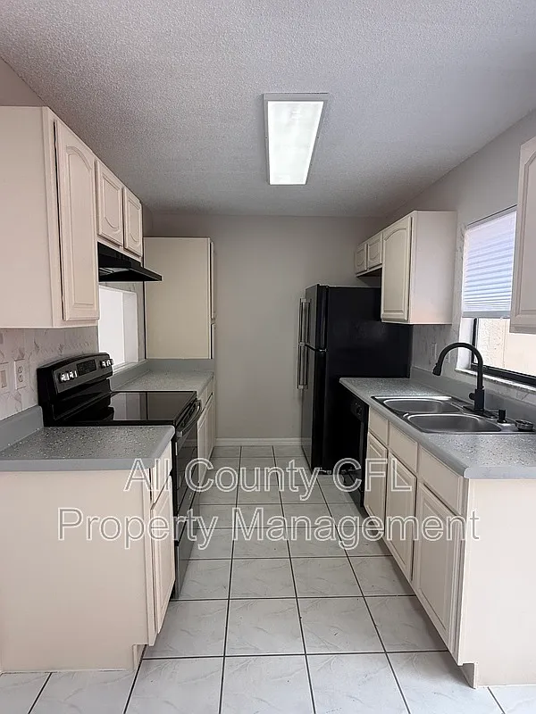 2 bed, 2.5 bath, 1104 sqft, $1,750 — Photo 2