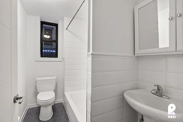 Rented by REZI | media 30