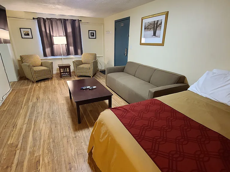 Presque Isle Extended Stay Suites — Photo 14
