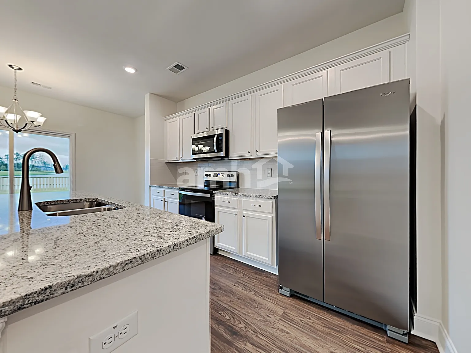 4 bed, 2.5 bath, 1977 sqft, $2,460 — Photo 4