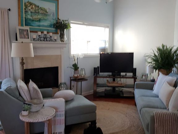 3rd image of 708 16th Ave S