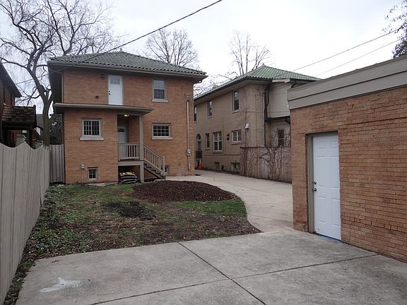 2nd image of 1221 Linden Ave
