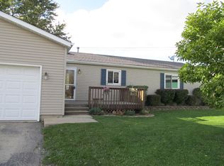 1563 Meadowbrook Ct, Sycamore, IL 60178