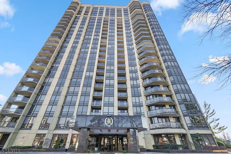 1st image of 900 Palisade Ave #6A