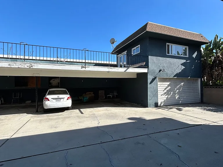 12128 Ramona Ave — Photo 3