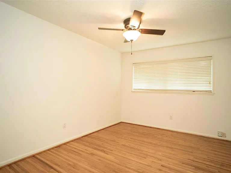 4522 Briarbend Dr — Photo 9