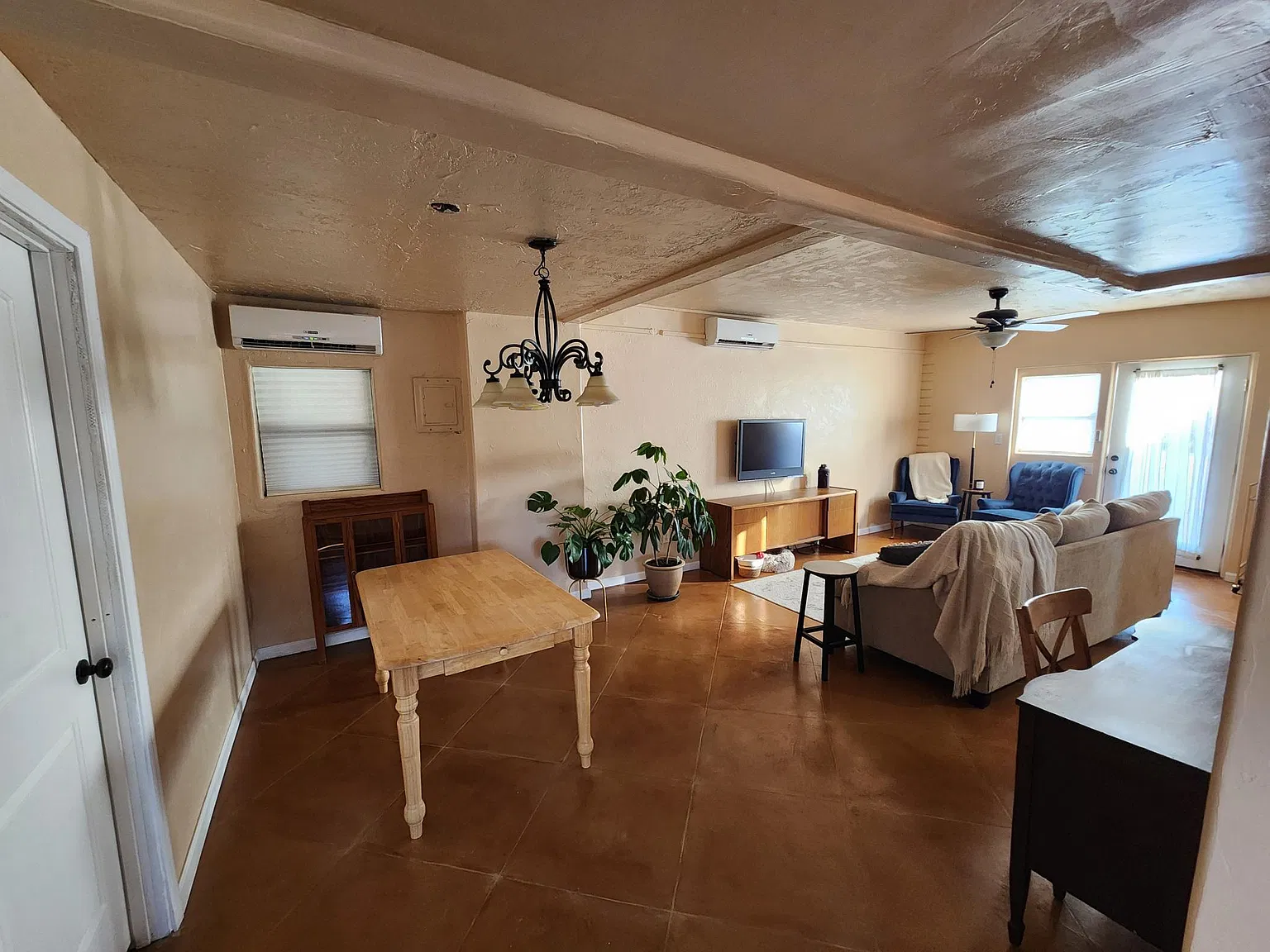 Studio, 350 sqft, $895 — Photo 2