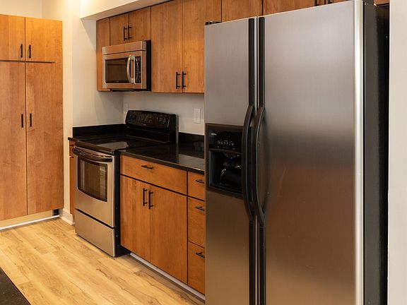 5th image of 704 S Highland Ave