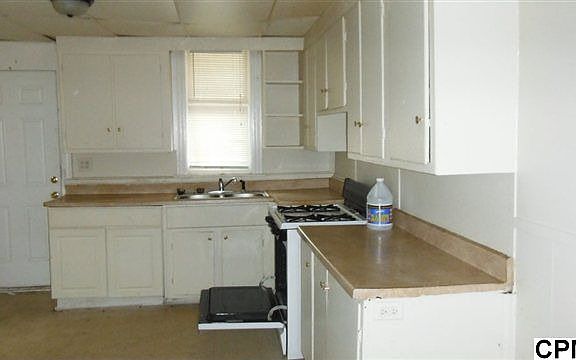 3rd image of 1810 Park St
