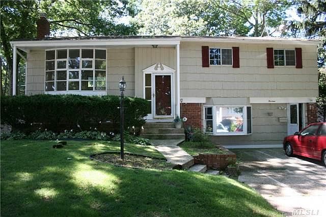 1st image of 14 Stuyvesant Ln