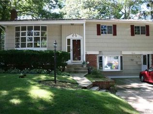 14 Stuyvesant Ln, Smithtown, NY 11787