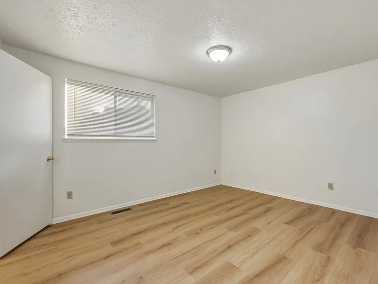 333 Choker St SE #B — Photo 11