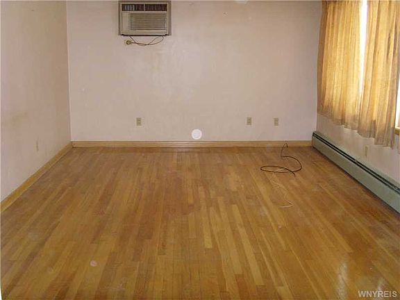 3rd image of 4273 Mundy Ave