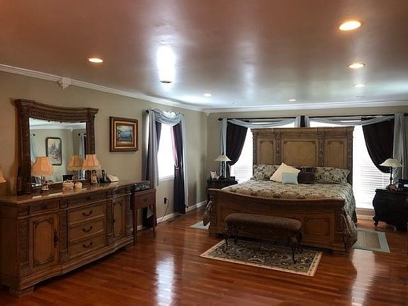 5th image of 91 Elder Ln