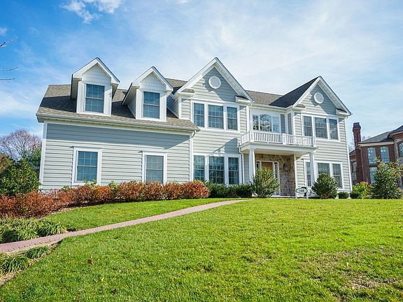 2nd image of 108 Woods Ct