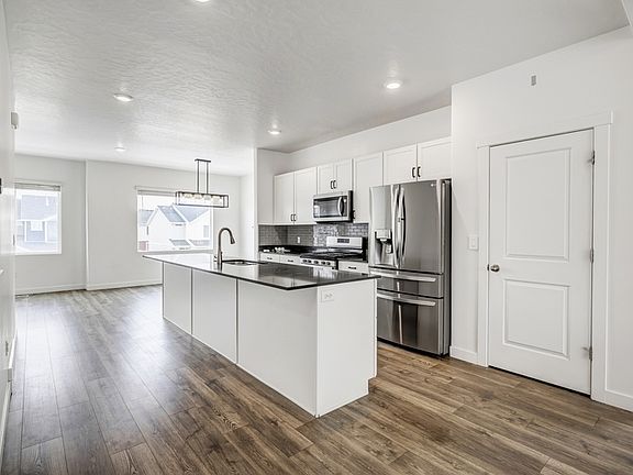 4th image of 1063 E Waterway Ln #1