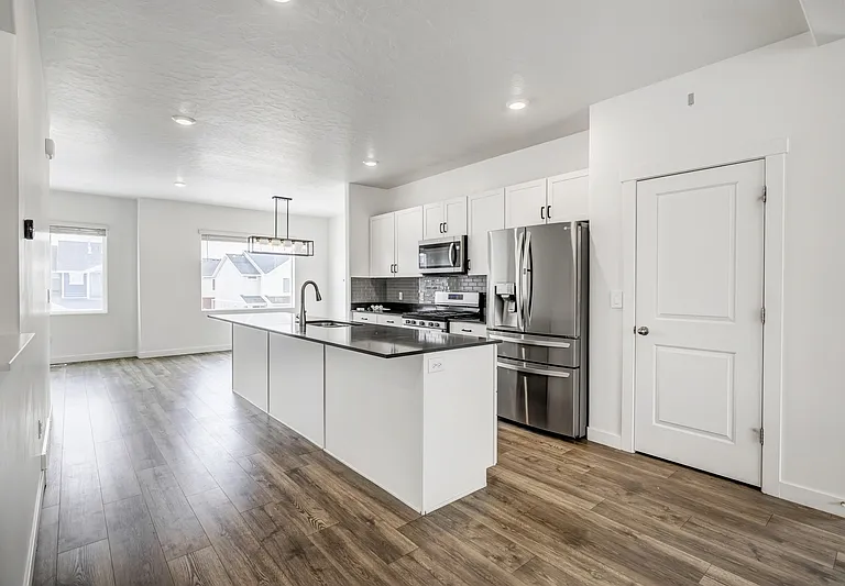 1063 E Waterway Ln #1 — Photo 4