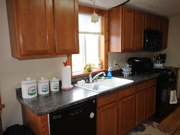 3rd image of 145 Hereford Dr