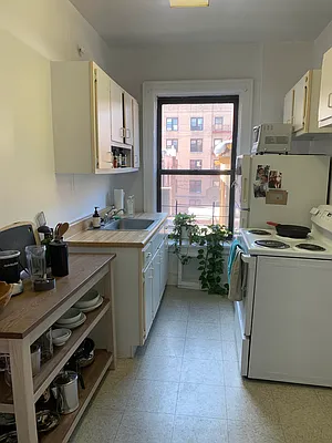 Rented by M.Grossman R.E. Management | media 16