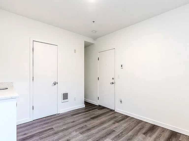 Modern Efficient Apartments in Prime Capitol Hill Location — Photo 8