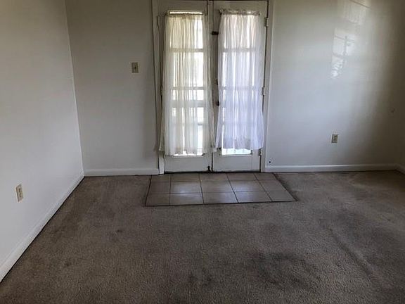 4th image of 2255 Robert E Lee Blvd