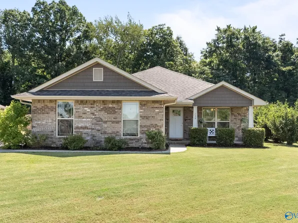 139 Lazy Oak Dr, New Market, AL 35761