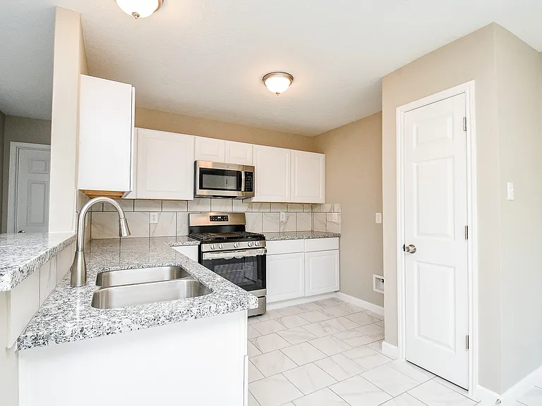7818 Summer Place Dr — Photo 12