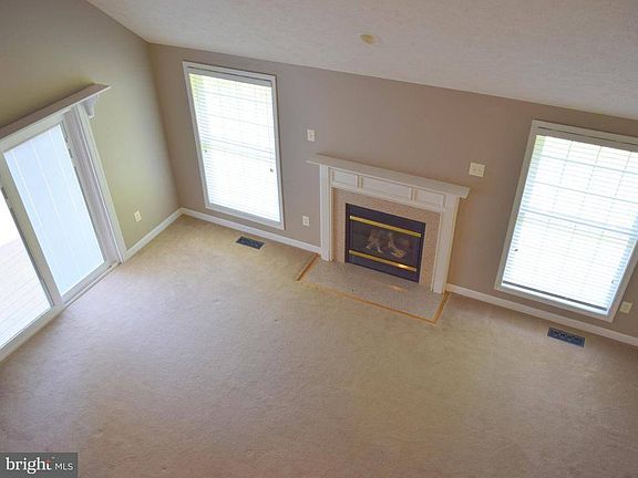 5th image of 47 Mount Vernon Ct