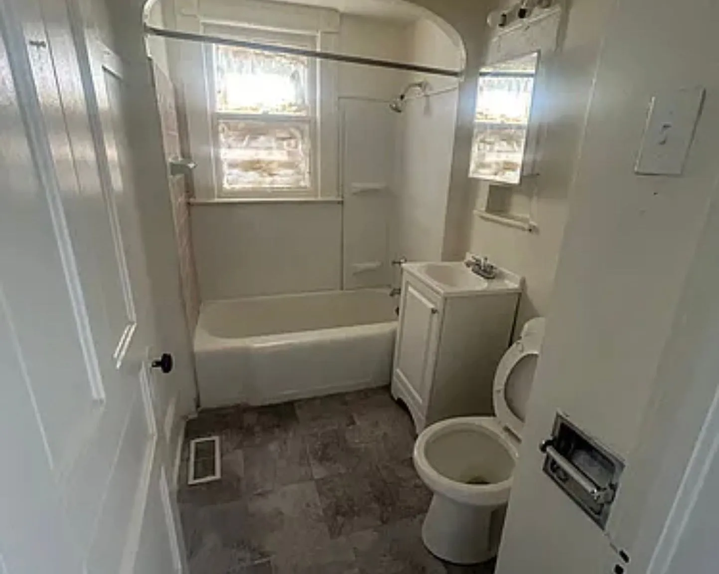 Spacious 3BR Lower Duplex Rental — Photo 2