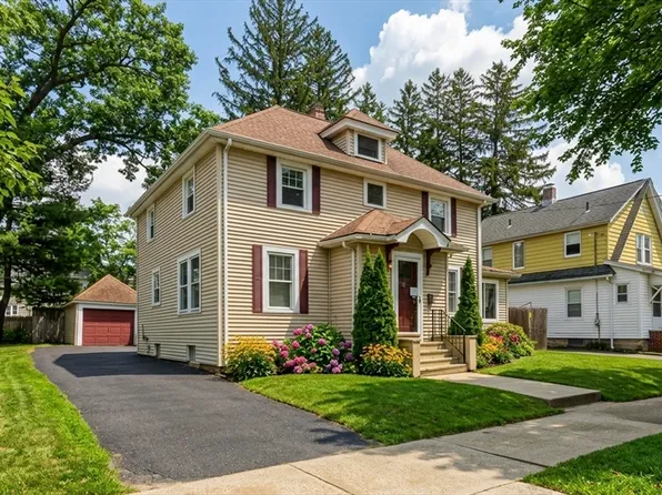 44 Meredith St, Springfield, MA 01108