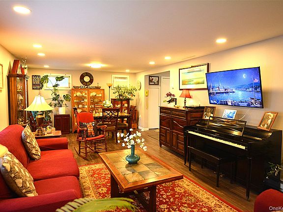 4th image of 105 W Village Circle #105