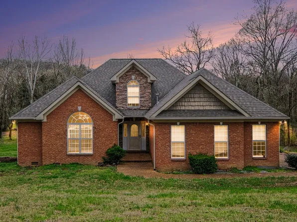 1677 Center Star Rd, Columbia, TN 38401