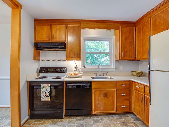 5th image of 8202 Lydell Dr
