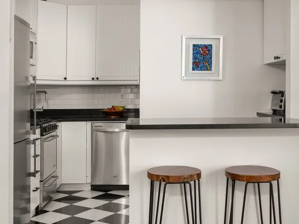 70 East 93rd Street image 6 of 14